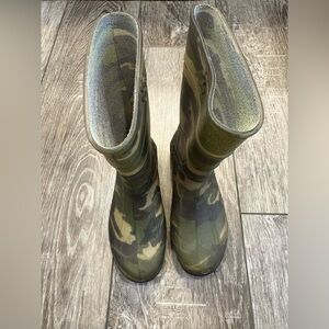 Northerner Camouflage Rain Books- Size 12K